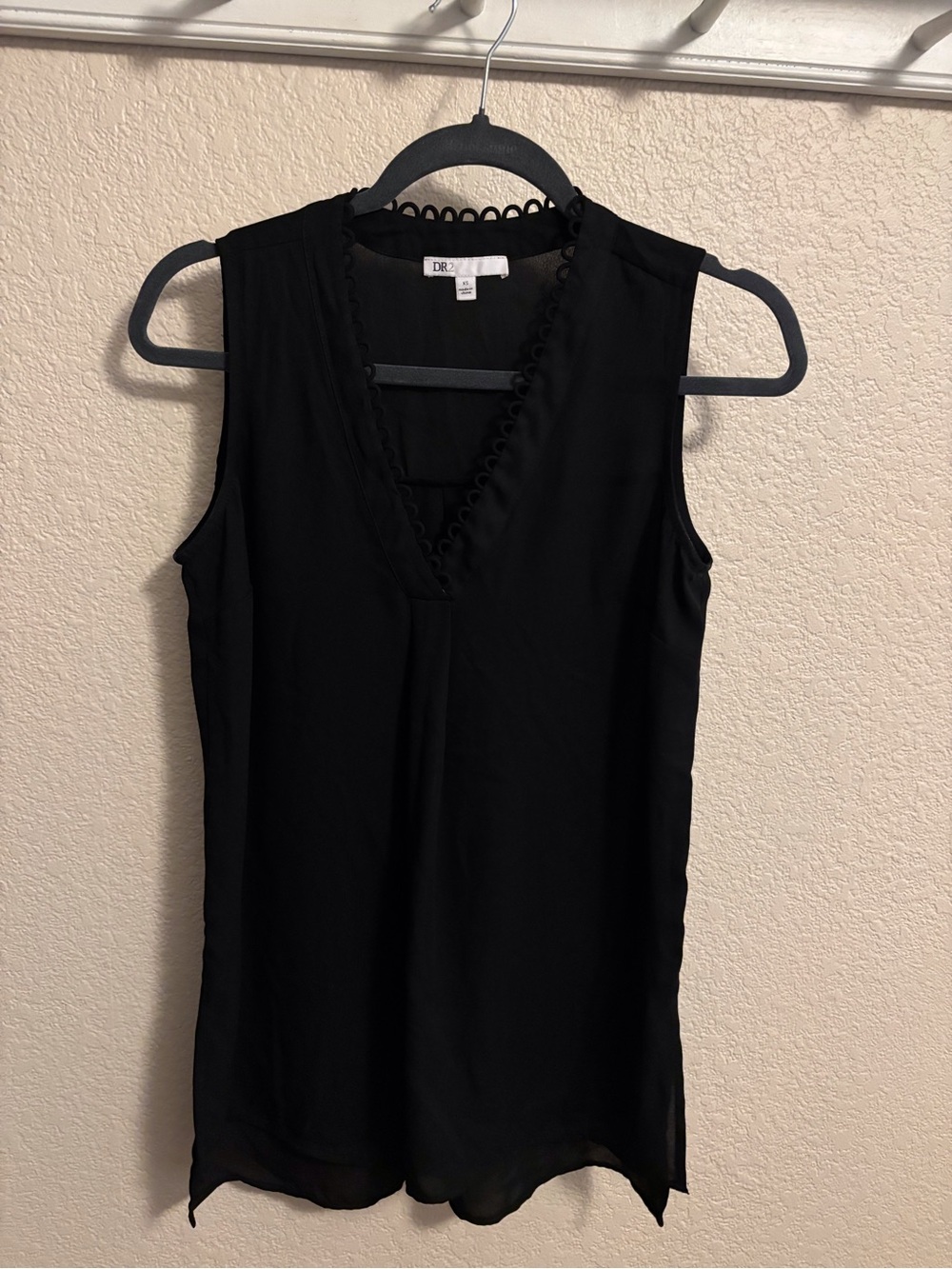 DR2 Black V-Neck Sleeveless Camisole with Scallop Trim